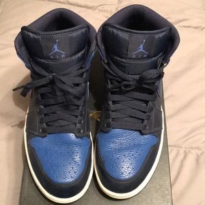 Air Jordan 1 Mid